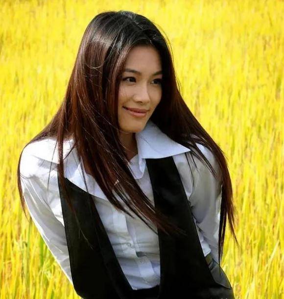 到无人问津"的7位女星,个个千娇百媚,命运大相径庭_李绮红_观众_于娜