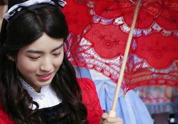 男星涂口红:权志龙动作标准,王源称为讨生活,郑恺学到了精髓_女生