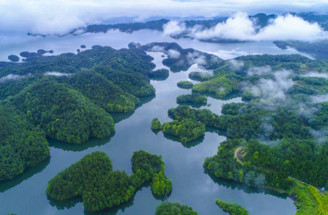 5%;吸纳旅游从业人员3.8万,占全县总就业人数的19.0%,淳安旅游成为