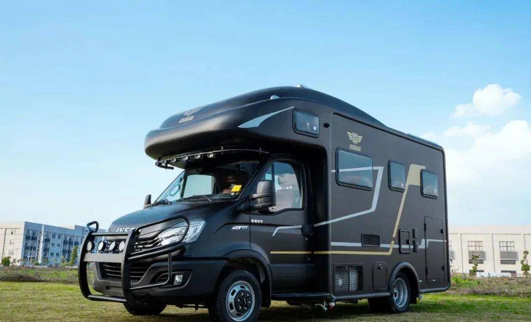 白鲸黑武士后横床版房车,随心所致,随处是家