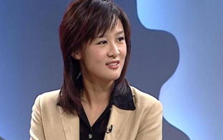 电视前主持人李小萌爆心酸往事,每天如坐针毡,为女儿离开岗位_生活