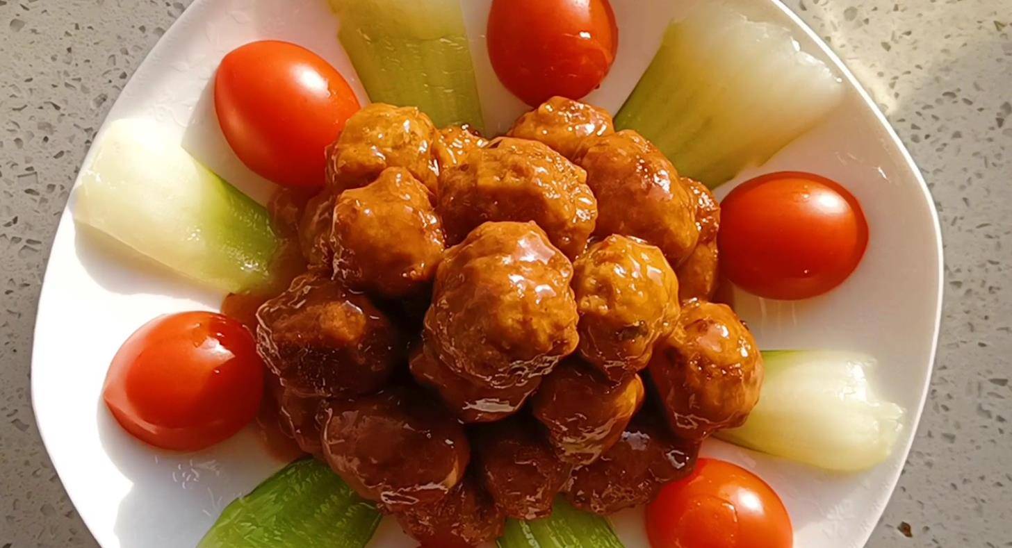 年夜菜糖醋丸子好吃有诀窍,馅料糖醋汁是关键,摆盘寓意步步高升_食用