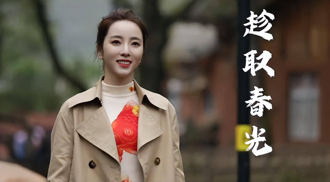 李思思晒日常秀幸福,6岁儿子摘花并插好送她,露正脸好帅气_母亲_元宝