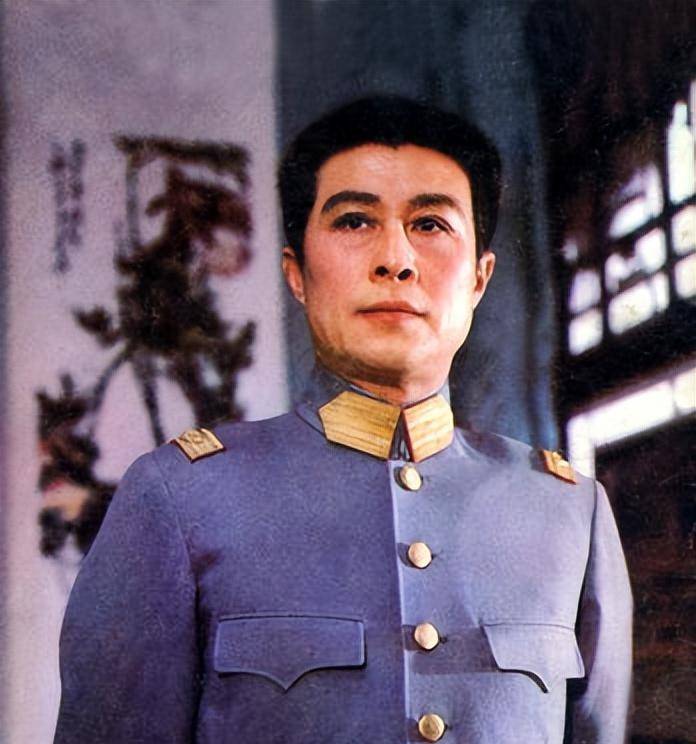 王心刚在影片《知音》中饰蔡锷王心刚所塑造的银幕形象大都在30岁左右