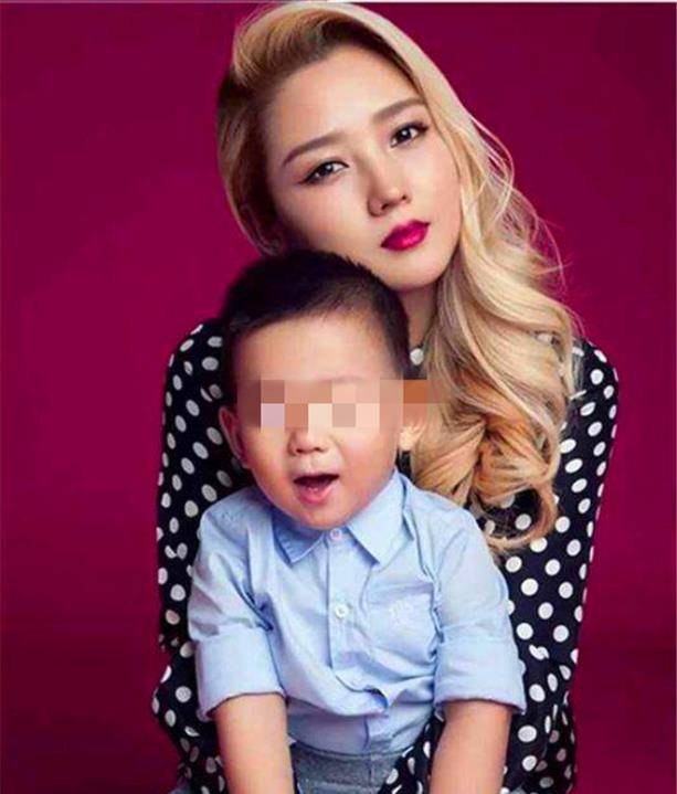 何洁直播首谈三胎,称自己"太能怀",如今要养4个娃压力太大_孩子_家庭