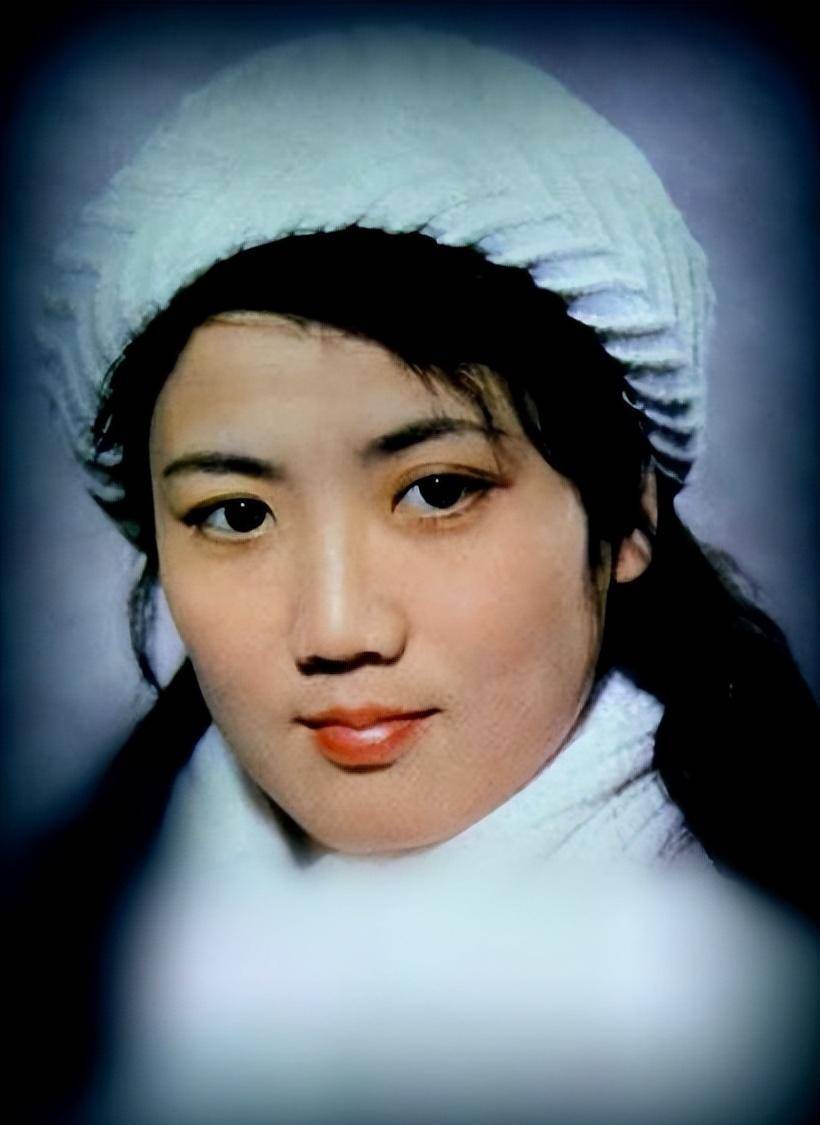 20年前的老照片-这些女明星清水出芙蓉,美出天际_刘晓庆_张金玲_李秀