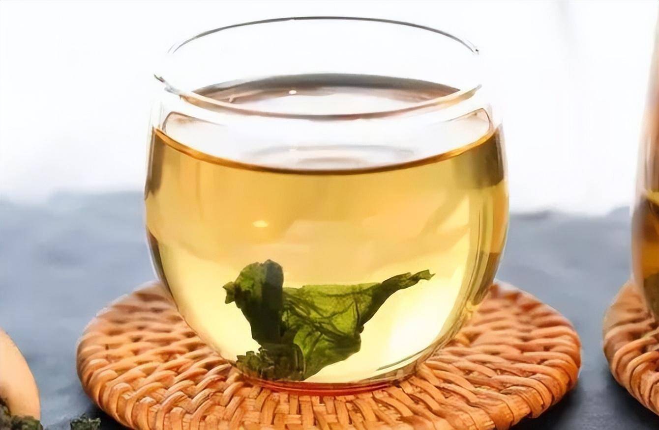 喝曲麻菜茶——曲麻菜对血管有直接扩张作用,用其制成曲麻菜茶饮用,有