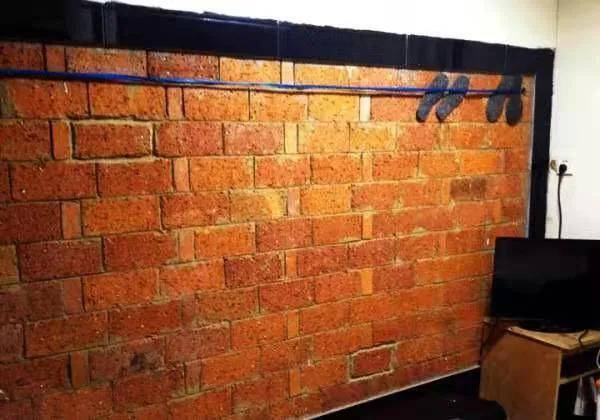 在东北的部队,营舍里都有个火墙,那是因为春季的