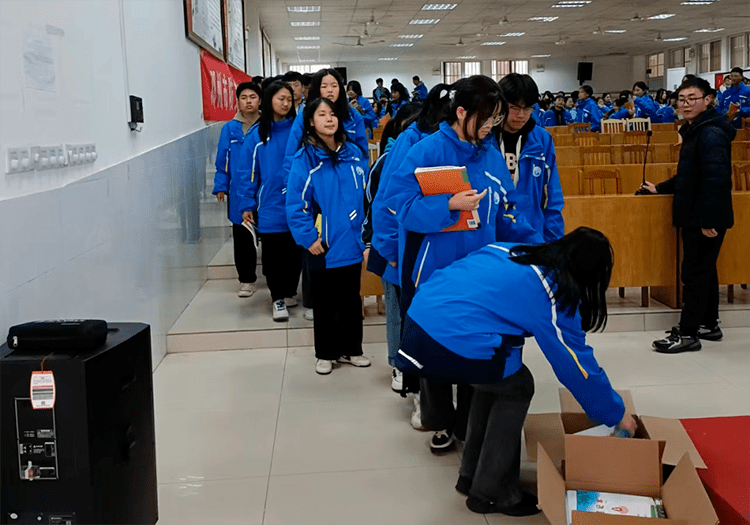 邓州市三贤高中举办春季传染病知识培训和防艾宣讲活动3月20~24日