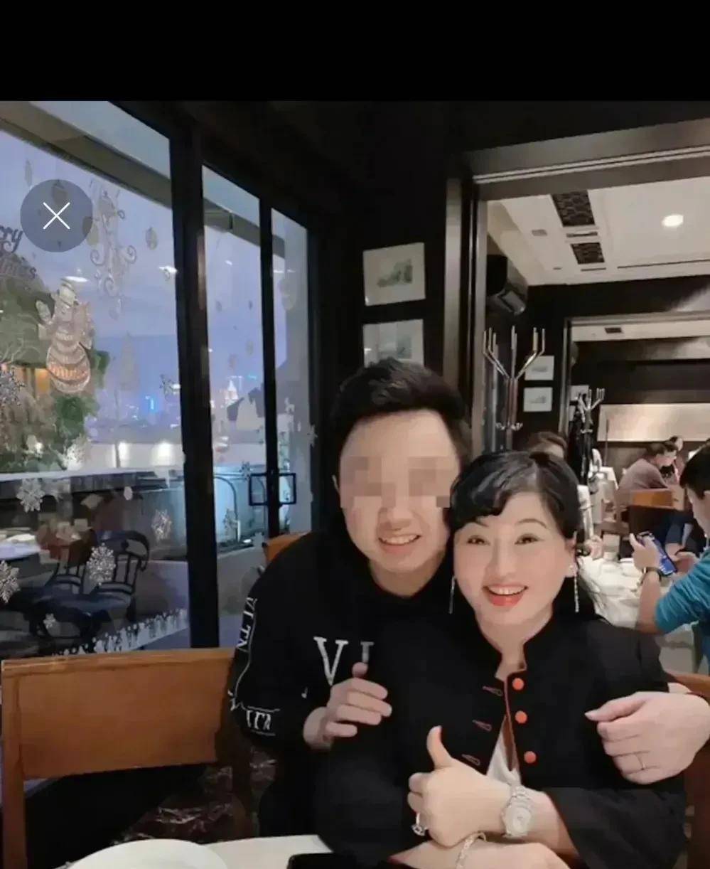 儿子与妈妈厨房伦乱