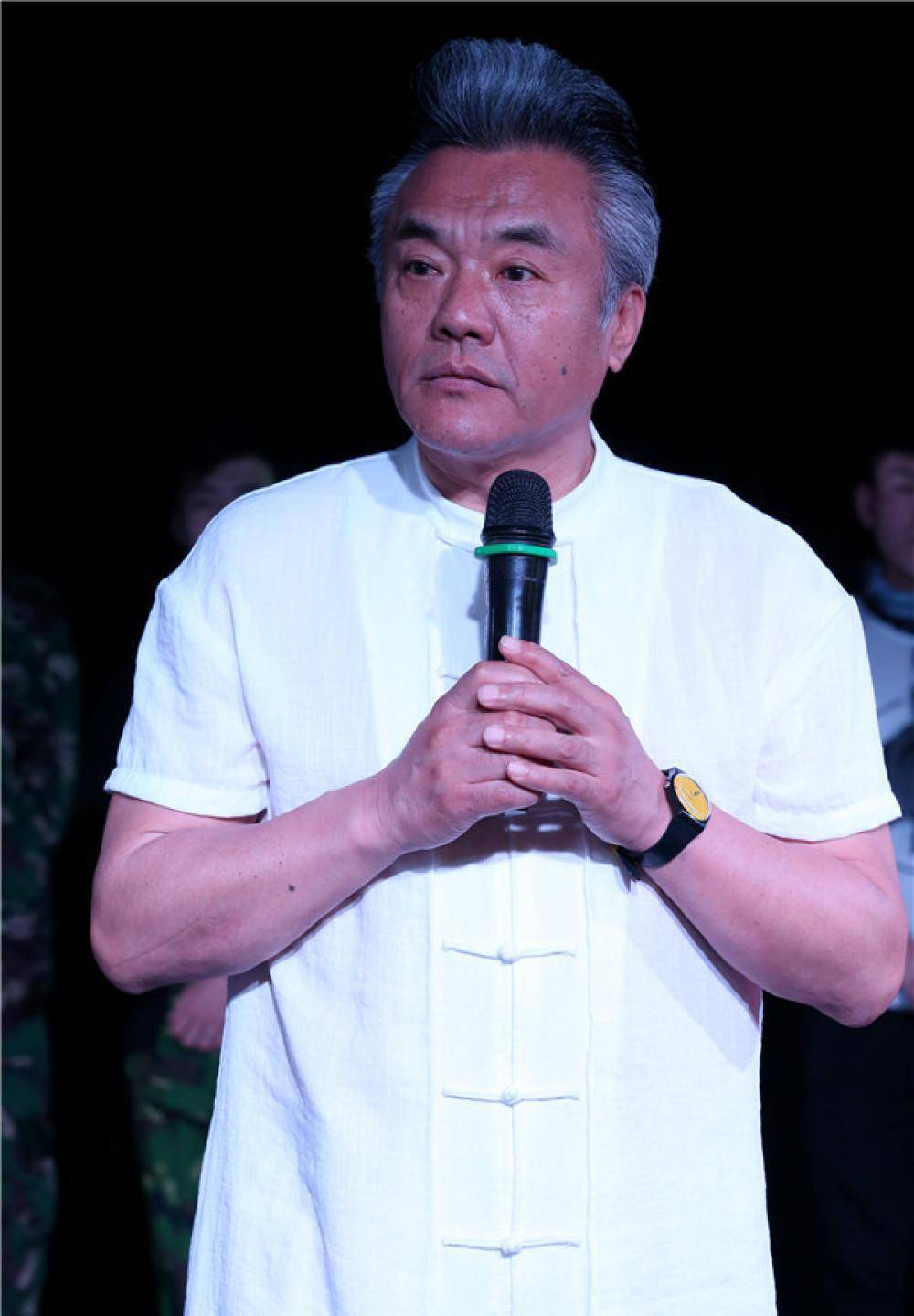 "国家一级演员"张秋歌:相识9天闪婚小11岁娇妻,至今无子女成遗憾_母亲