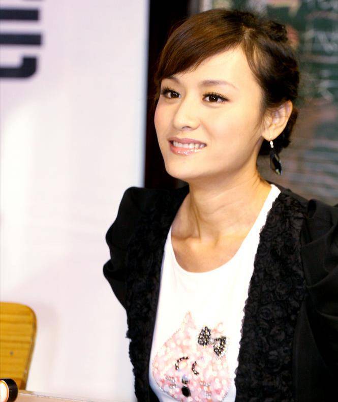 叶一茜:23岁嫁给田亮,结婚15年儿女双全,成超女中最大赢家_妈妈_爸爸