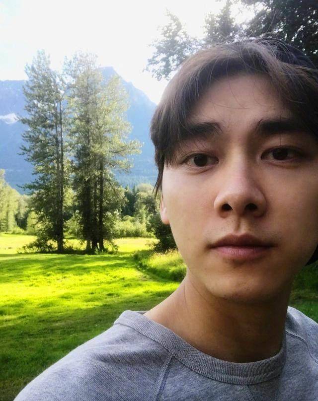 李易峰一口气晒9张自拍,脸帅飞起来了,肌肉线条还堪比彭于晏!