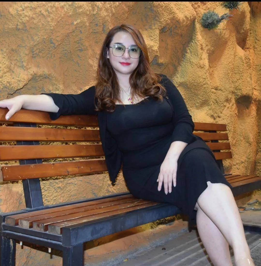 看了梁丽莎最近的造型,三十岁的"中年少 女"反油腻爱装嫩更气质_女人