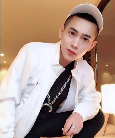 网红吴迪回应女儿劝告,补习没有问题,网友冷笑:真是他的!