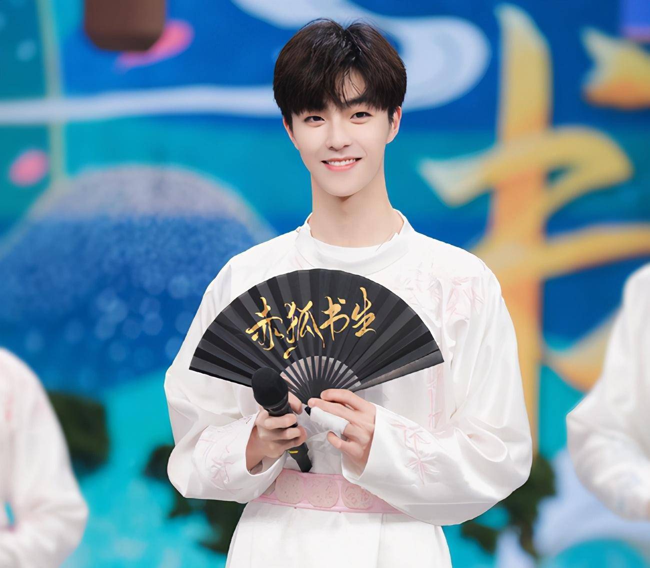 最新一期快本节目中,节目组也是邀请到了李现,陈立农,张含韵等人,这些