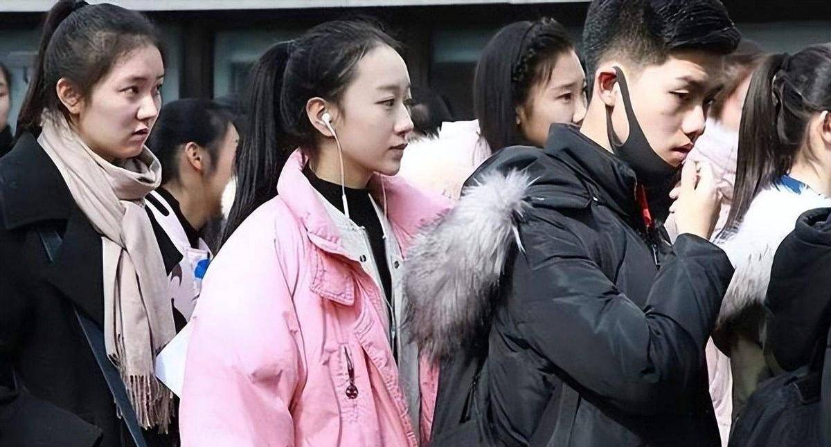 河南普通女孩打败明星考生,全国第四考入北电,人称"