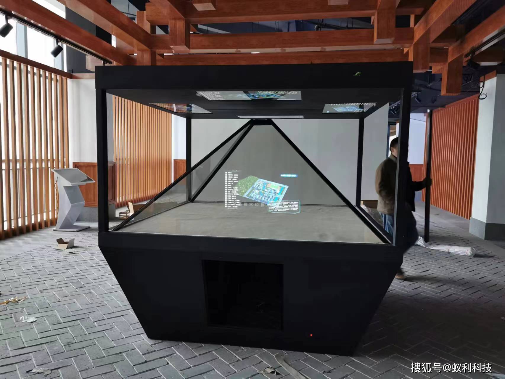 3d全息展现柜,全息影像柜,全息投影展柜新技术之无框无重影_高亮度