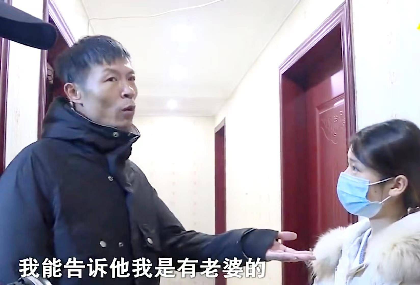 24岁女主播爱上45岁榜一大哥,现如今却过的如此悲惨_艾小雨_吴军_直播