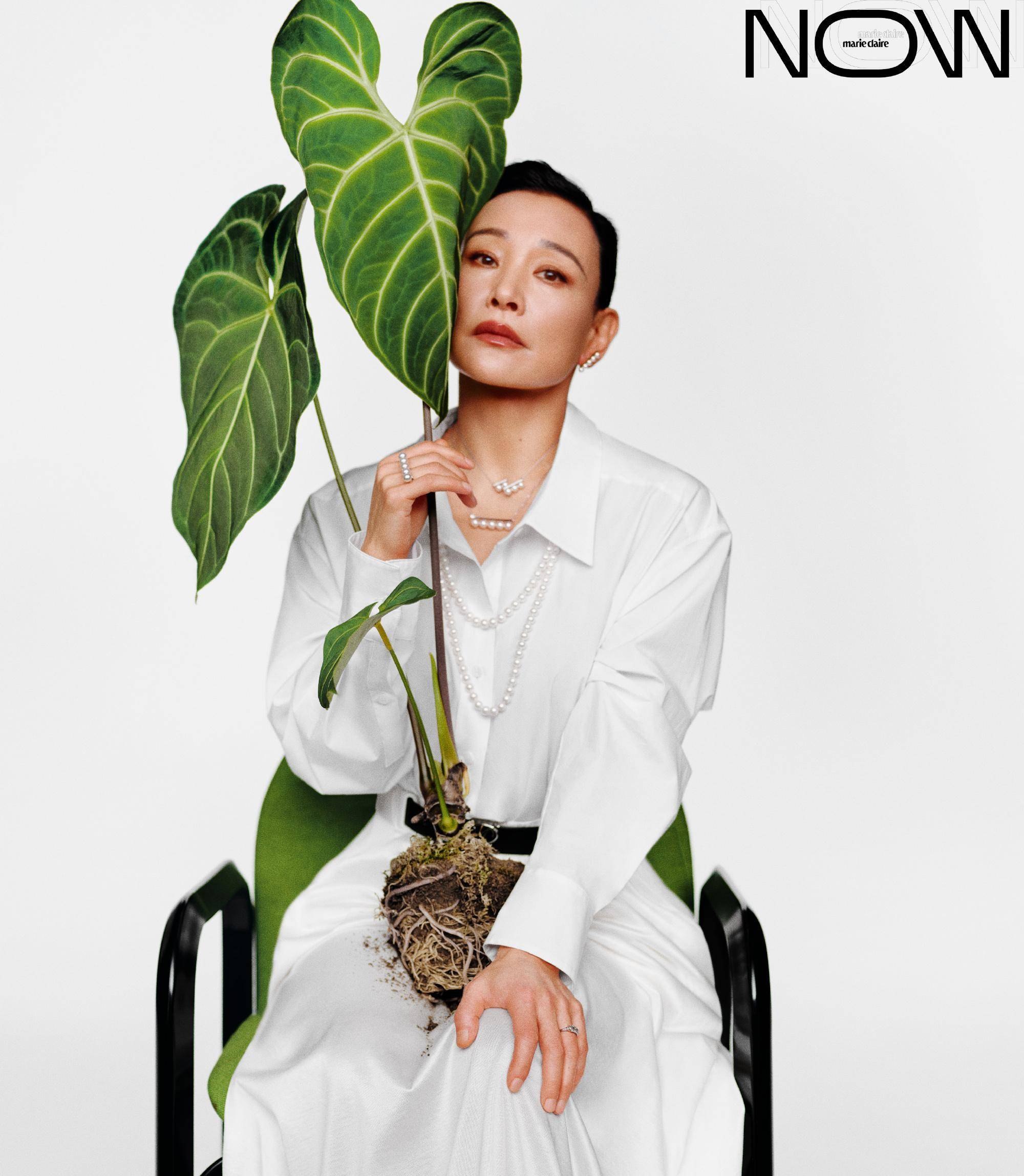 61岁陈冲登《嘉人now》封面,穿深v大秀美背,旗袍尽显东方优雅_时尚