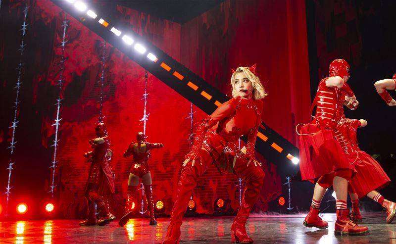 小s与蔡依林同台演唱,唱到一半互飙说!小s爆粗口_舞台_伍佰_演唱会