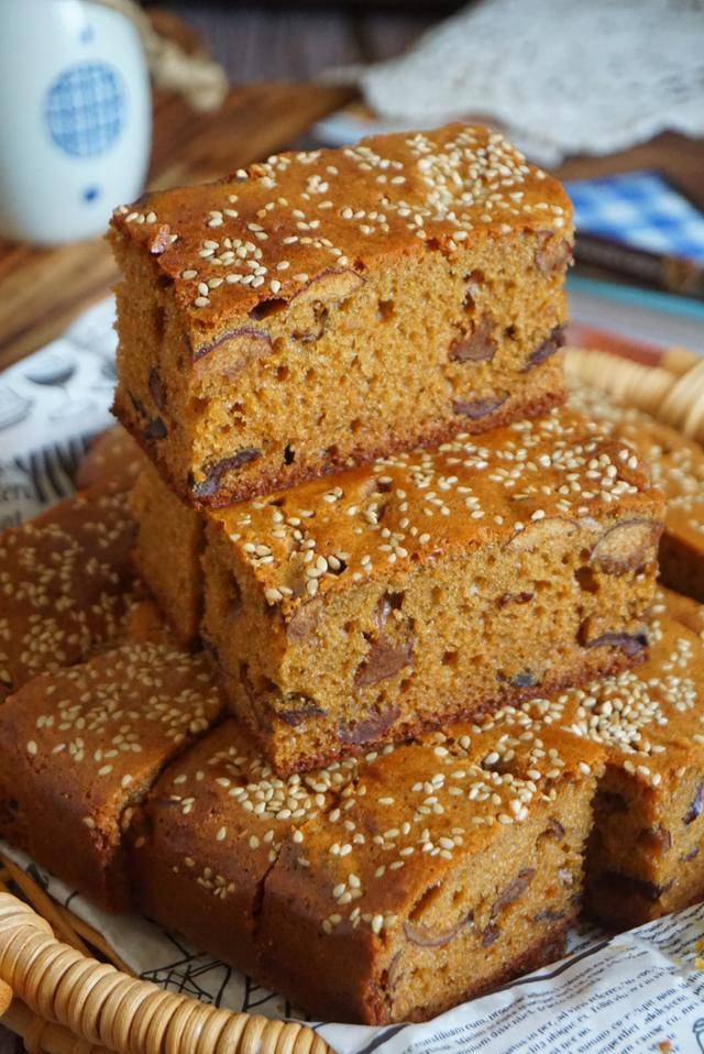 5:吃枣糕枣糕又称"子推饼",北方一些地区用酵糟发面,夹入红枣蒸食.