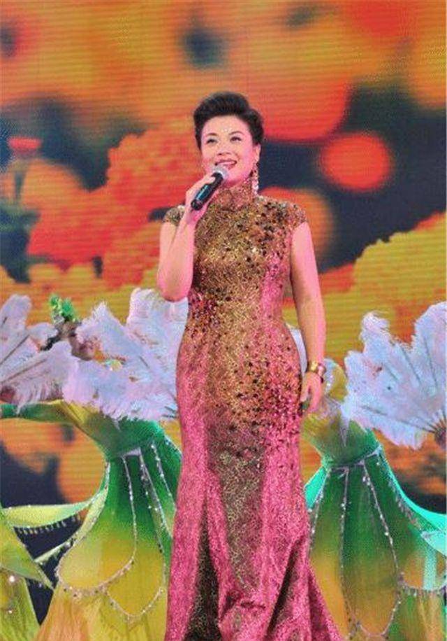 张也:26次荣登电视舞台,期间因父亲隐退5年,53岁仍然还是单身_女儿