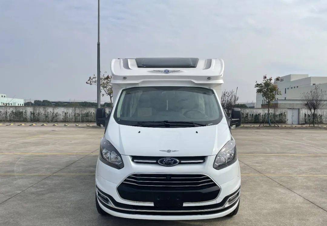 2郑州房车展:旌航房车福特-1不拓展,小额头设计,后纵床布局_搜狐汽车