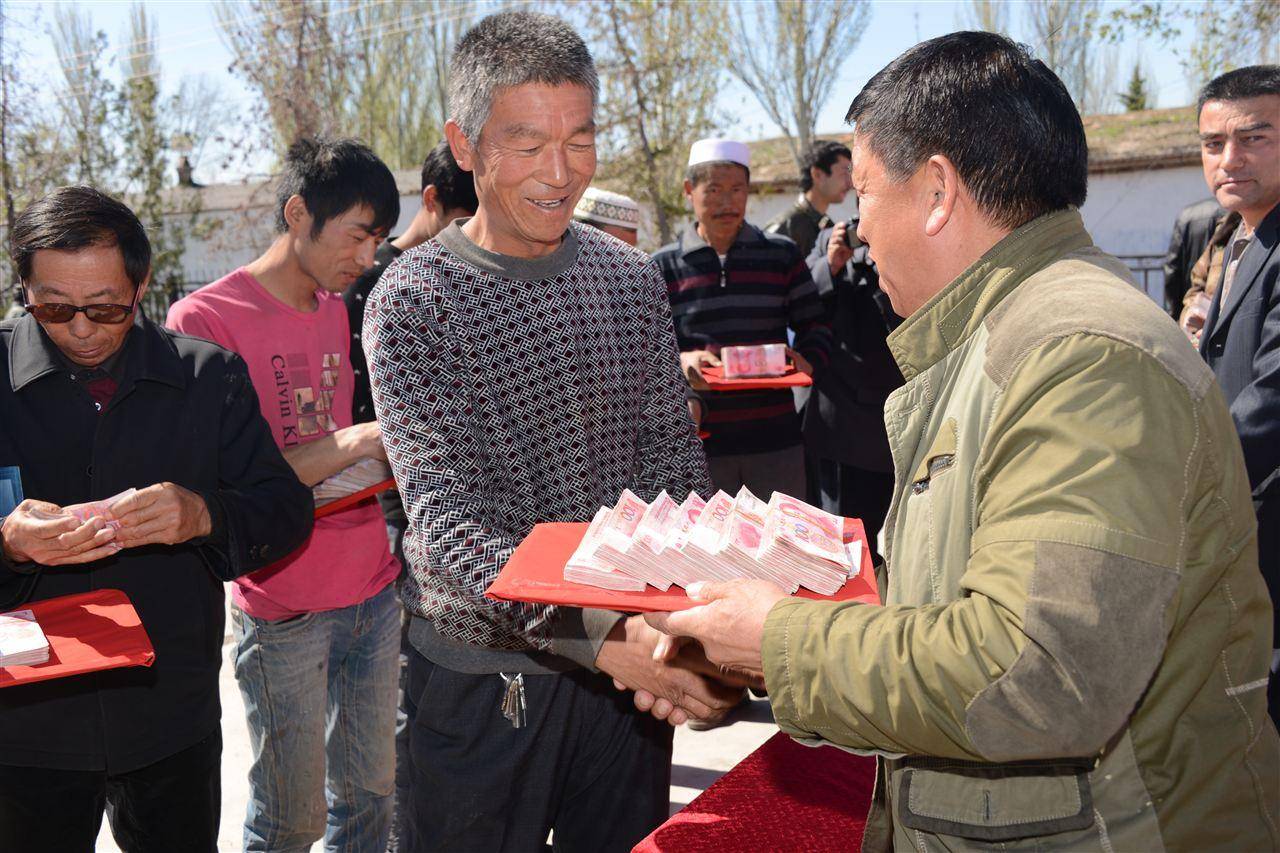 農村貧困補貼:對於生活在農村貧困地區的居民,政府會提供貧困補貼,以