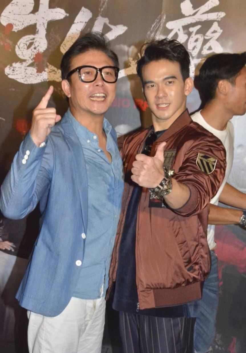 知名港星贺父母寿辰,其型男儿子带女友现身疑好事将近_庞景峰_钱小豪