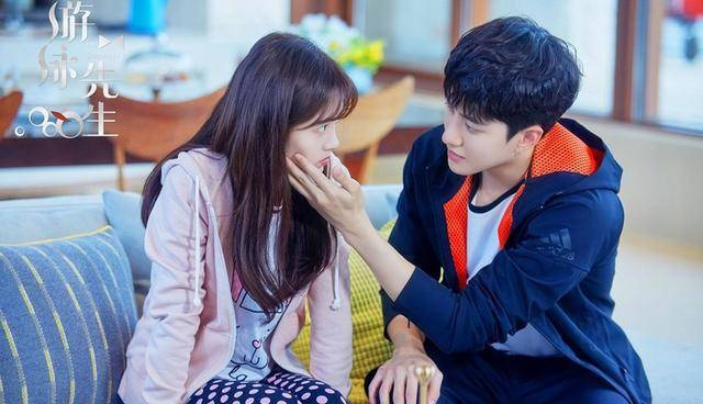 荧屏初吻对象:mike,合作作品:《游泳先生》)一,迪丽热巴(1992年新疆