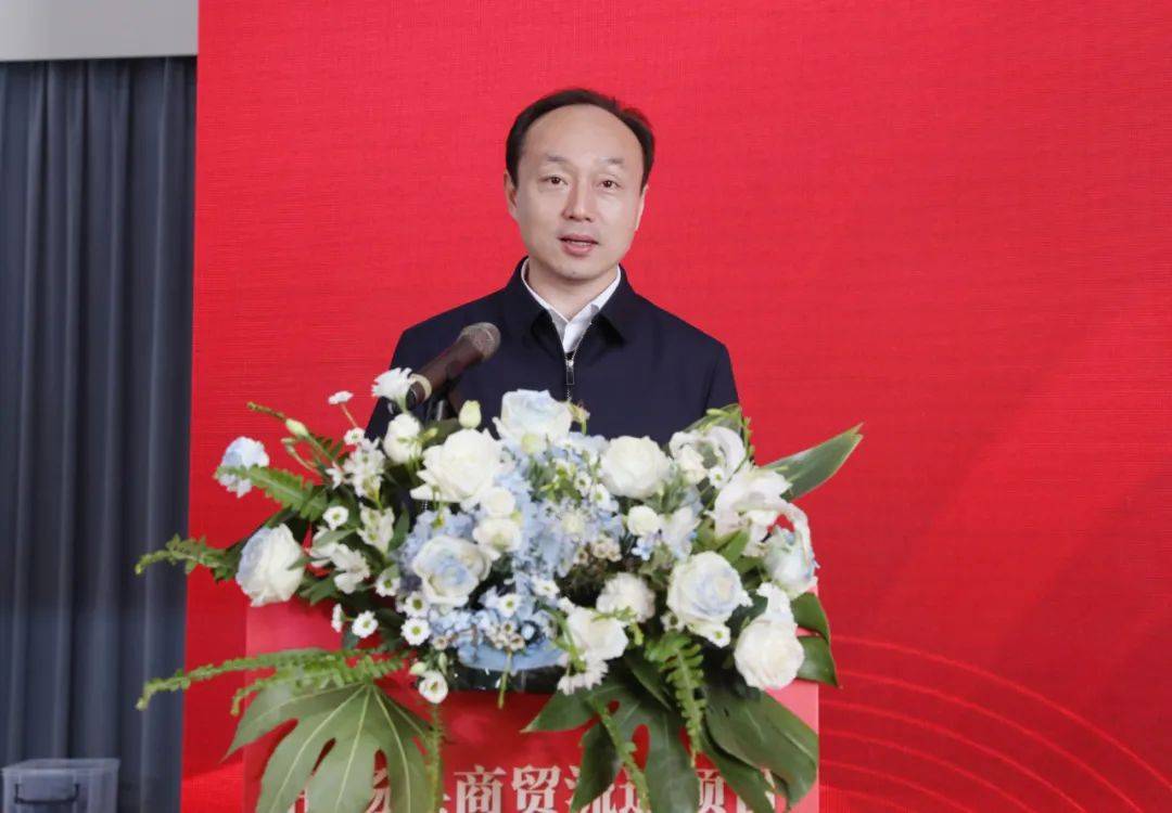 签约仪式上,围场县政府副县长申军代表县政府与承德启运亨通企业管理