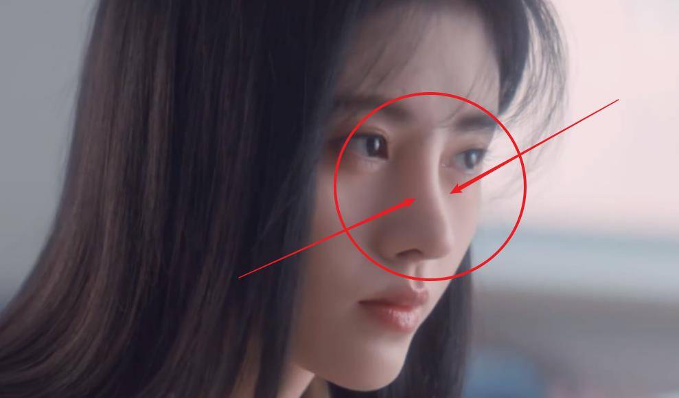 鞠婧祎又被质疑整容?镜头下的颜值很真实,光看鼻子就大有亮点!