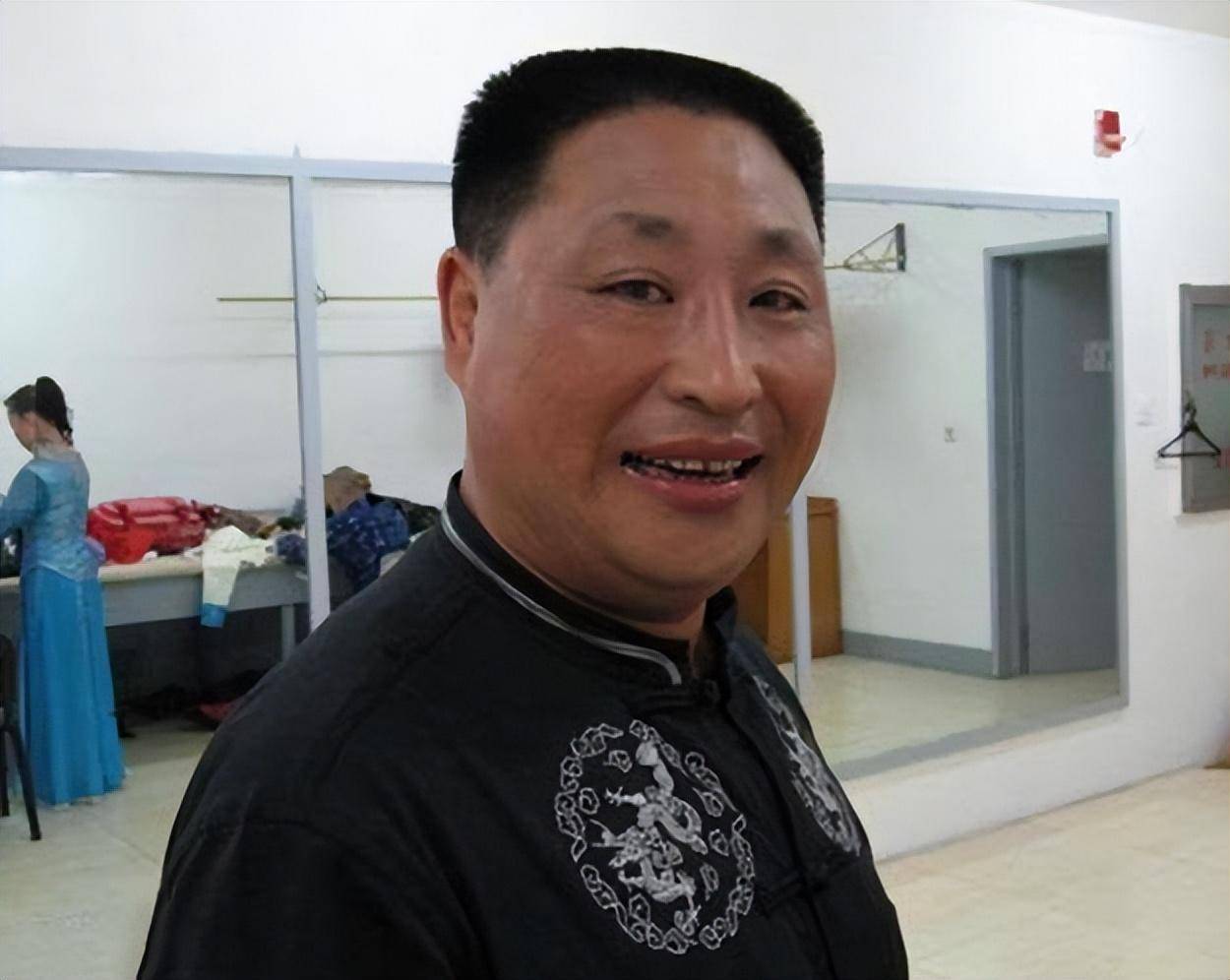 赵大叔徒弟李正春:离去后赵大叔不仅为他守灵,还立下一条规矩_二人转