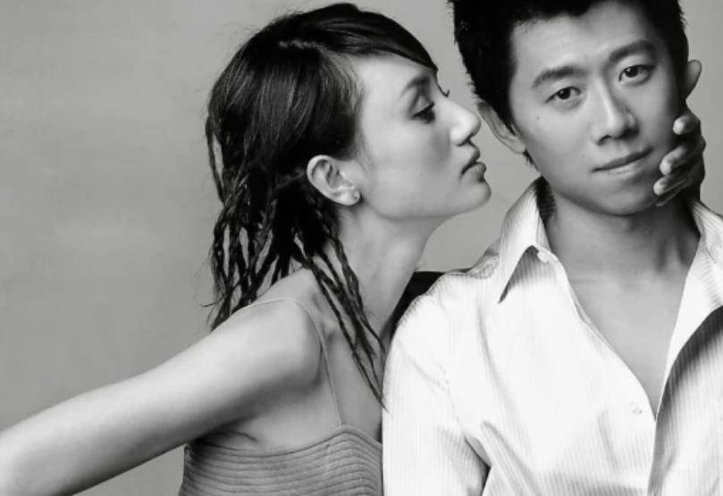 女星袁泉迎44岁生日,夏雨晒美照为老婆庆生,称女儿是最好的作品_孩子