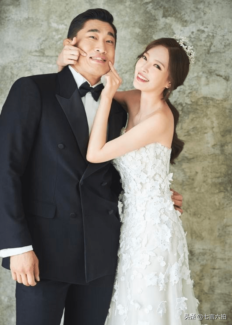 嫁豪门十年梦碎,女演员带着女儿憔悴的离开_崔贞允_丈夫_儿媳妇