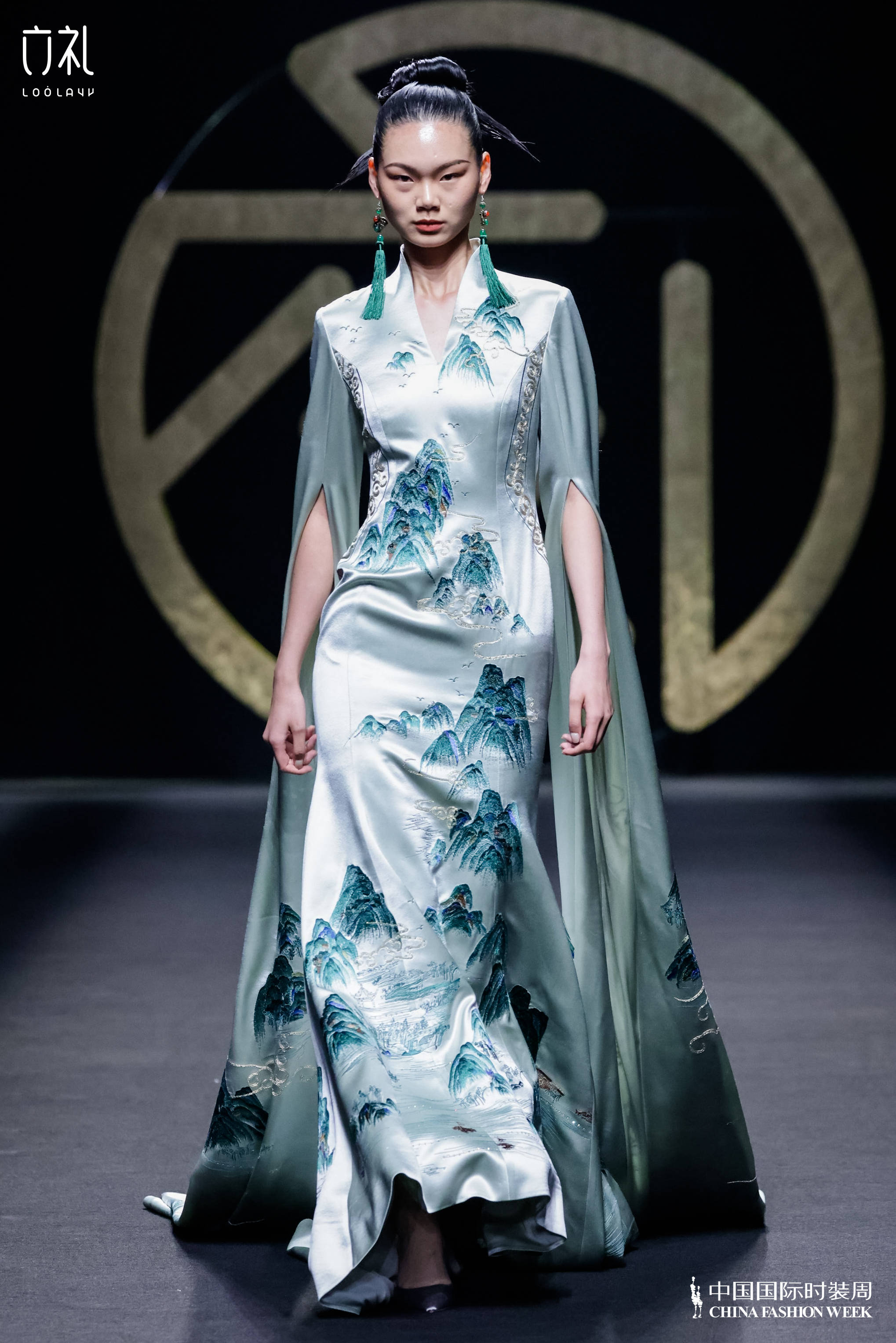 加冕中式传统婚俗服饰——"宝相·开元"大秀圆满举行_文化_中国_品牌