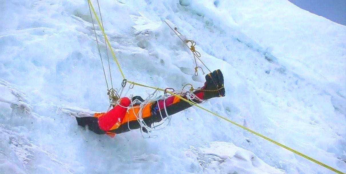 靴子_尸体_登山队
