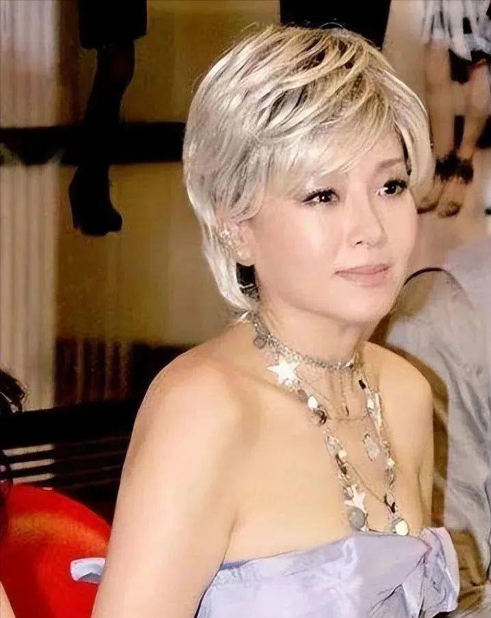 万梓良前妻挺放得开!