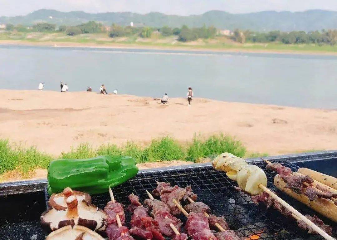 陽光,沙灘和江水,還有沿線豐富的吃喝玩樂,舉目之下皆是風景.