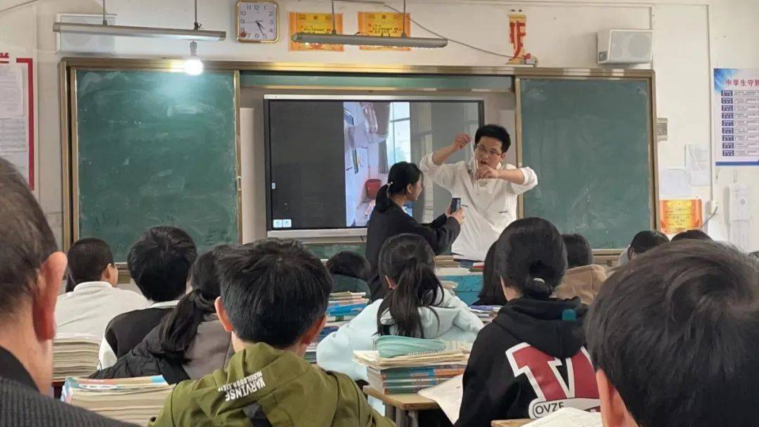兴国县江背中学举行青年教师教学大比武_活动_汇报_课堂