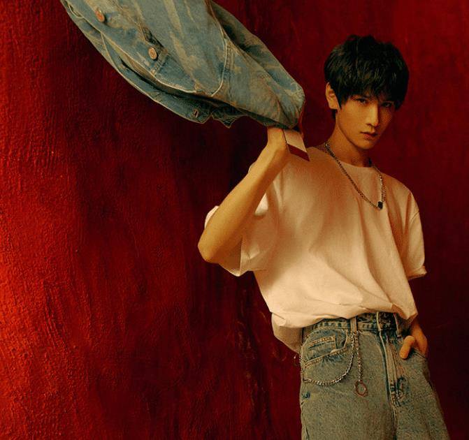 青3选手刘俊昊宣称不塌房,自我介绍有点东西,打call阵容超强大_明星