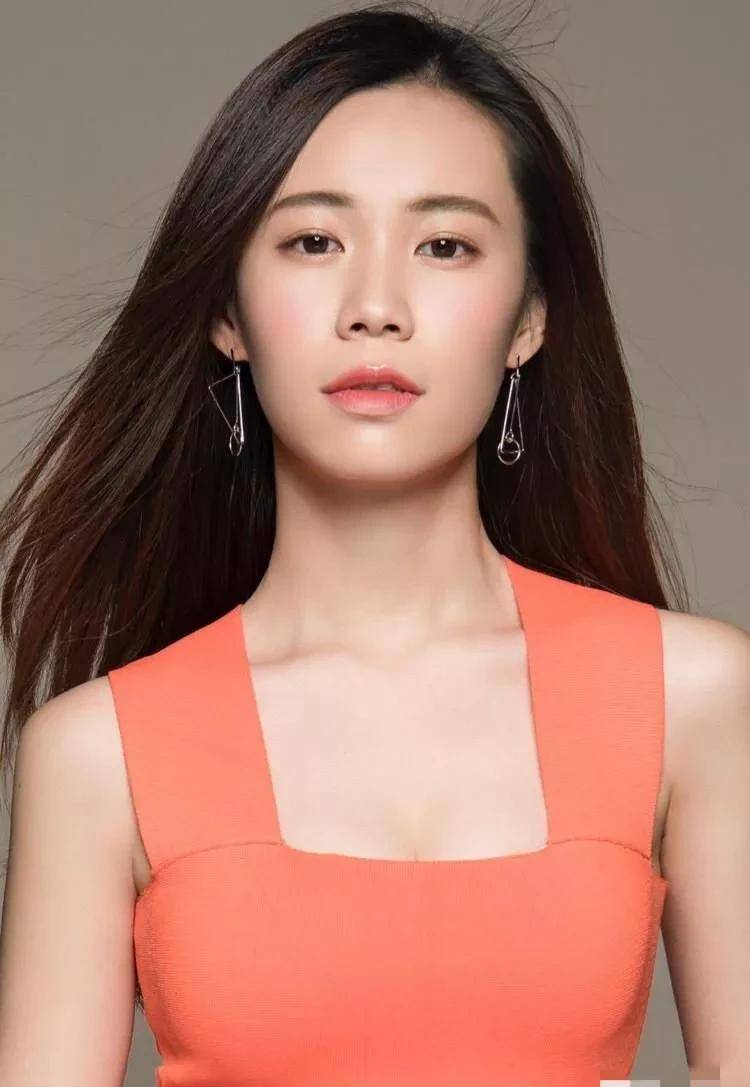 琵琶美女陈炜身材凹凸有致,美艳动人,撩动心弦_娱乐_头条_明星