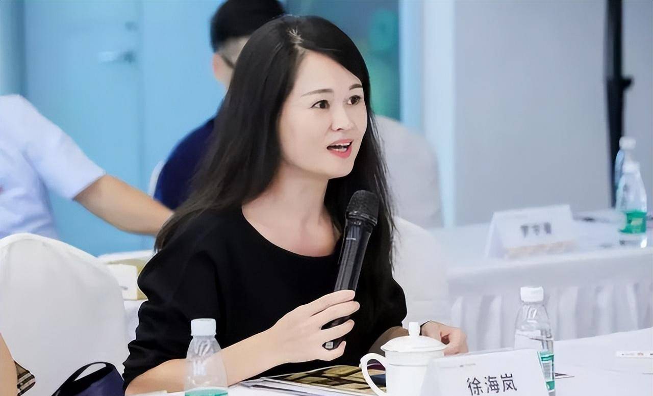 姚永宁深圳现象服装设计有限公司创始人兼设计总监理臻深圳万旗服饰