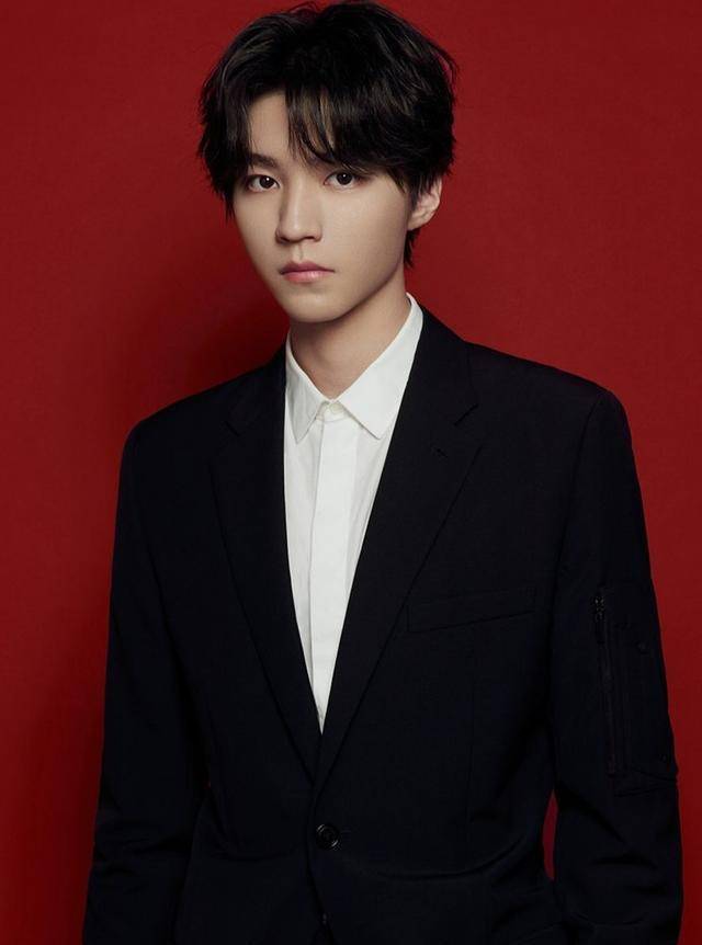 《断桥》编剧猛夸王俊凯,旁边李玉频频点头,小凯已得到大佬认可_方励