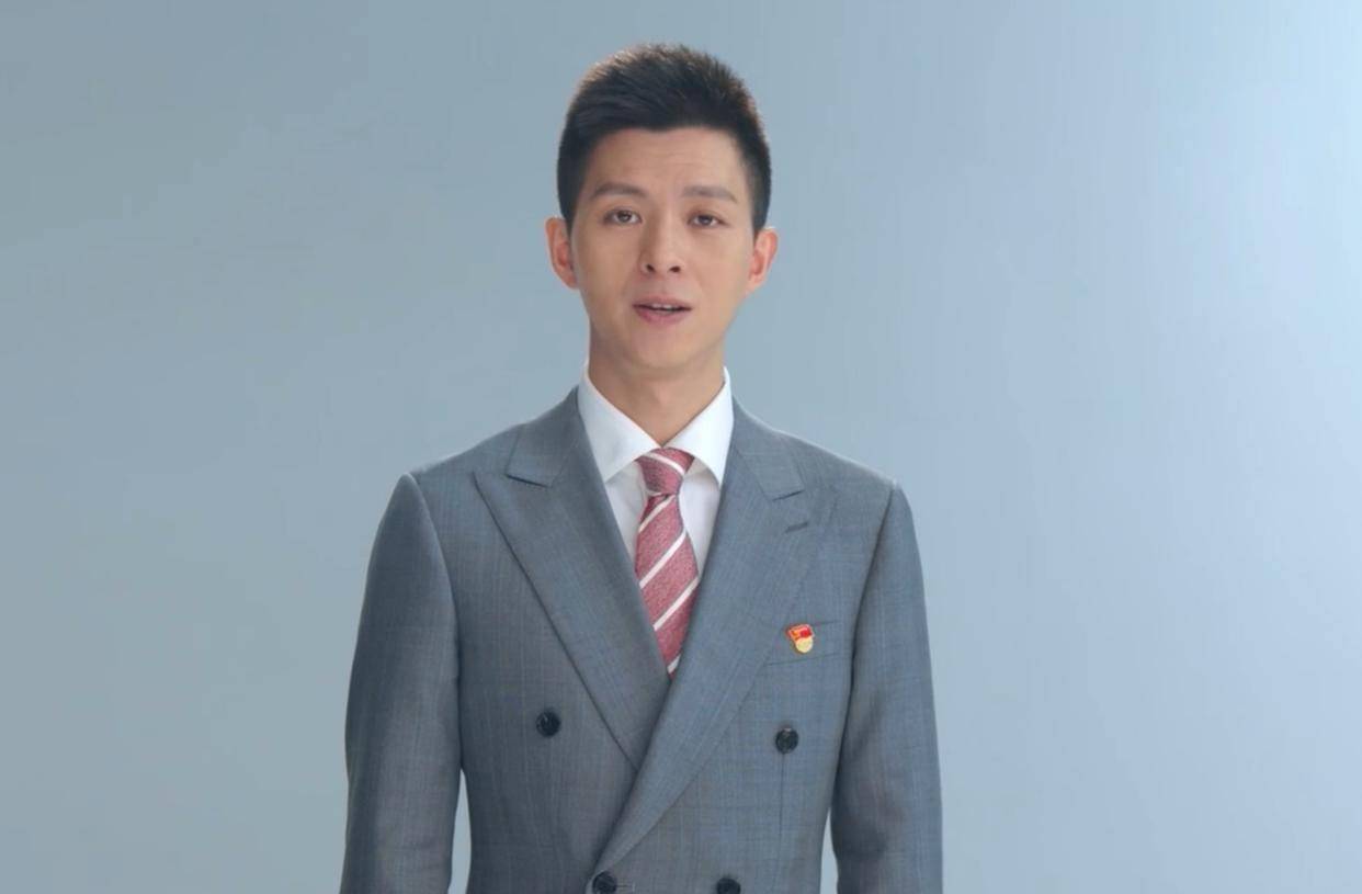 央视新闻主播换了新面孔转播《朝闻天下》_节目_王言_工作