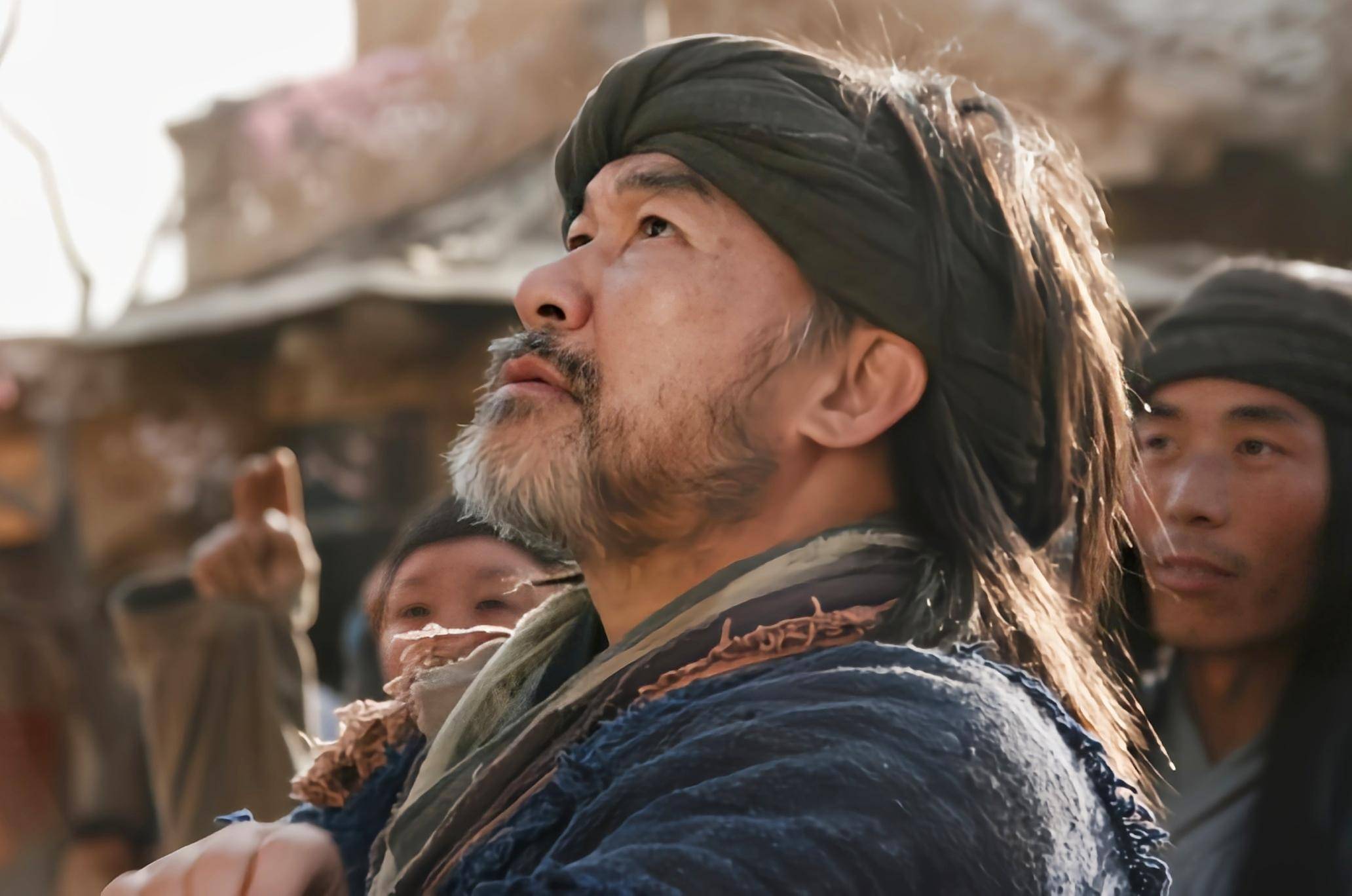 武状元梁家仁宝刀未老,频繁现身内地,这一次又为魔域手游2发声_游戏