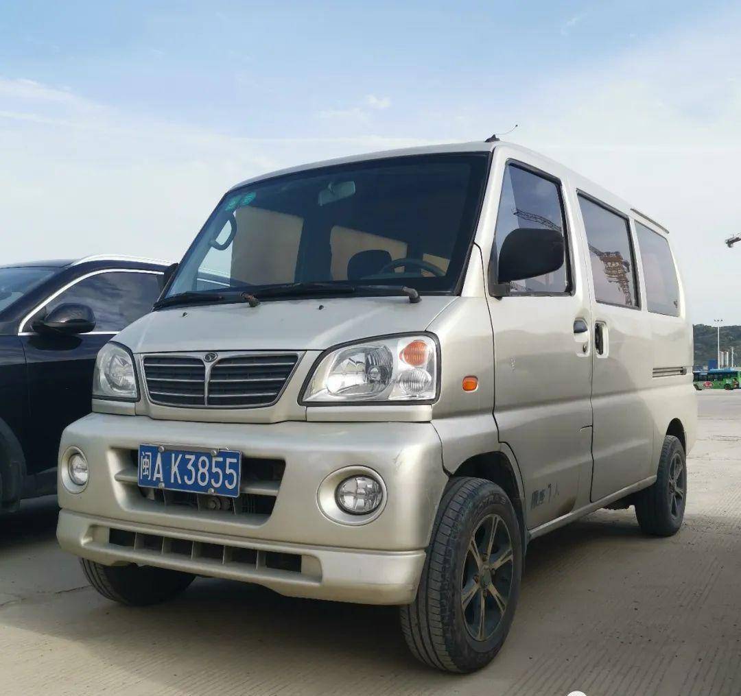 拍摄,一台悬挂福建福州号牌的东南菱利veryca.