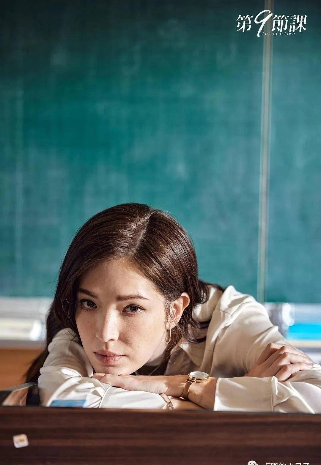 许玮宁饰演的女教师陈梦云刚到南一中学,就被陈昊森饰演的张以翔欺负