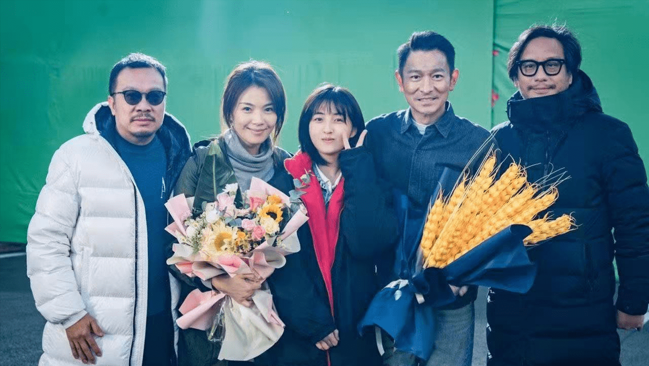 「危机航线」讲述世界上最大的三层豪华客机a380首航遭遇劫机惊魂